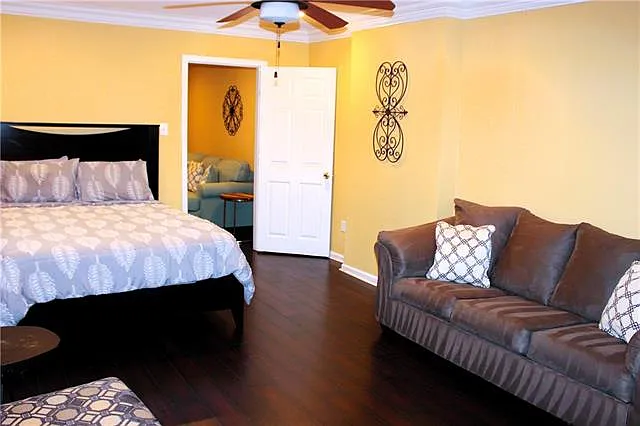 3 bed, 2.0 bath, 1882 sqft, $2,250 — Photo 3