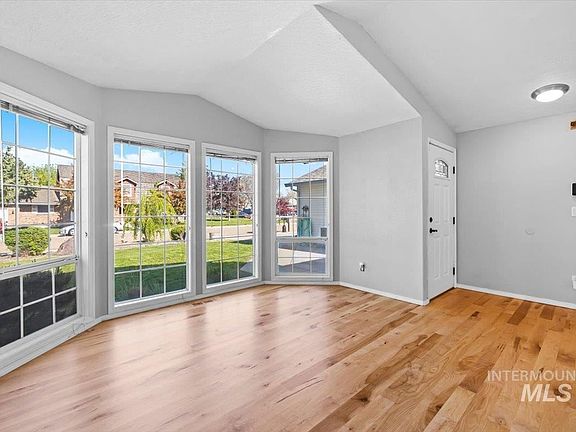 5th image of 3104 Magnolia Ave