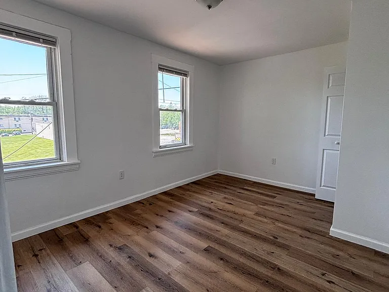 859 Broadway Ave #859 — Photo 3