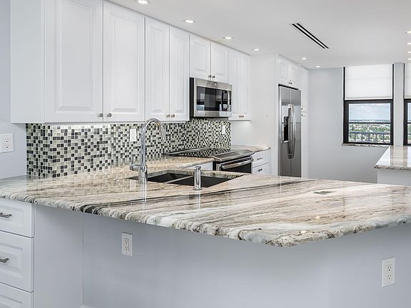 4th image of 440 Seaview Ct APT 1504