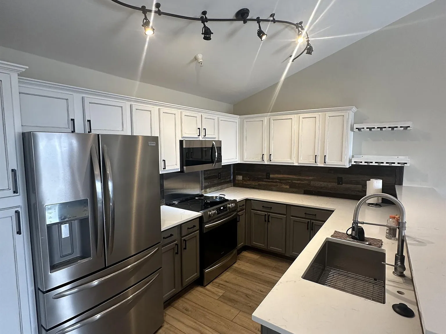 2 bed, 2.0 bath, 1060 sqft, $4,250 — Photo 4