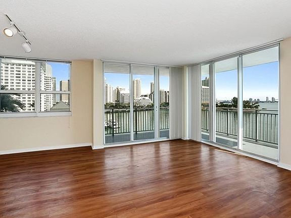 2nd image of 1001 Brickell Bay Dr #907