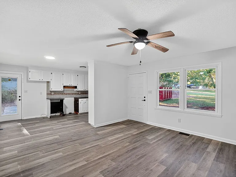 1494 Carpenter St — Photo 5
