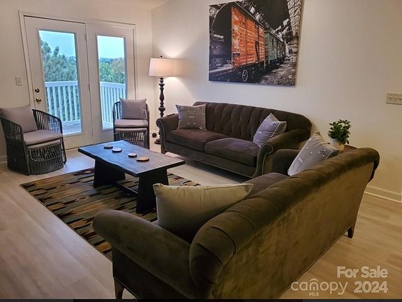 5th image of 11282 Hyde Pointe Ct