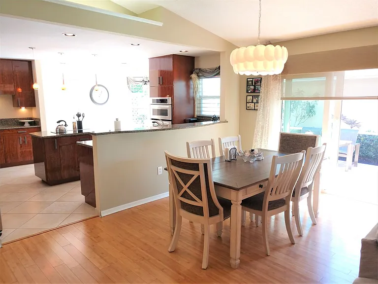 540 Clubside Cir — Photo 8