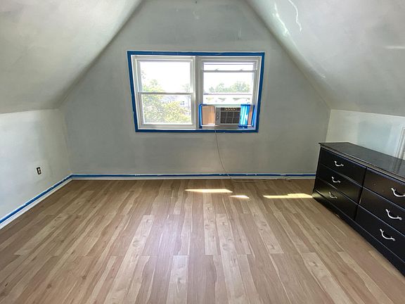4th image of 2735 N Hamlin Ave #3