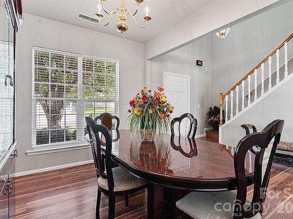 5th image of 2723 Old Ironside Dr