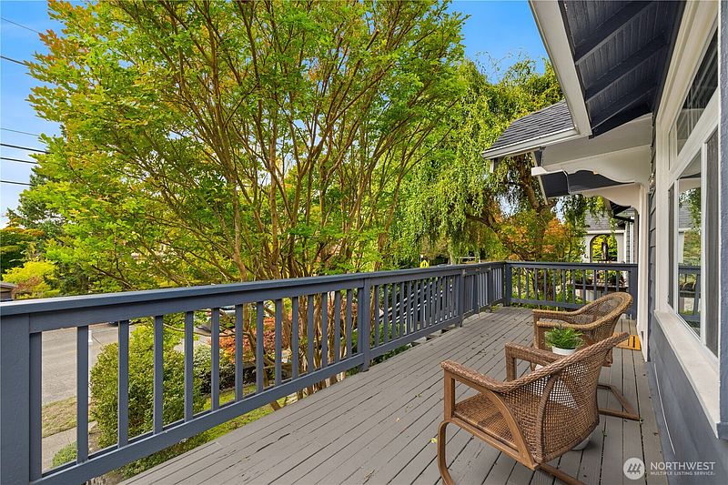 4th image of 2568 28th Avenue W