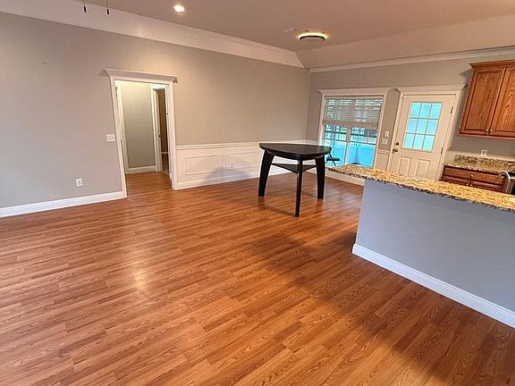 4th image of 524 W Orange St
