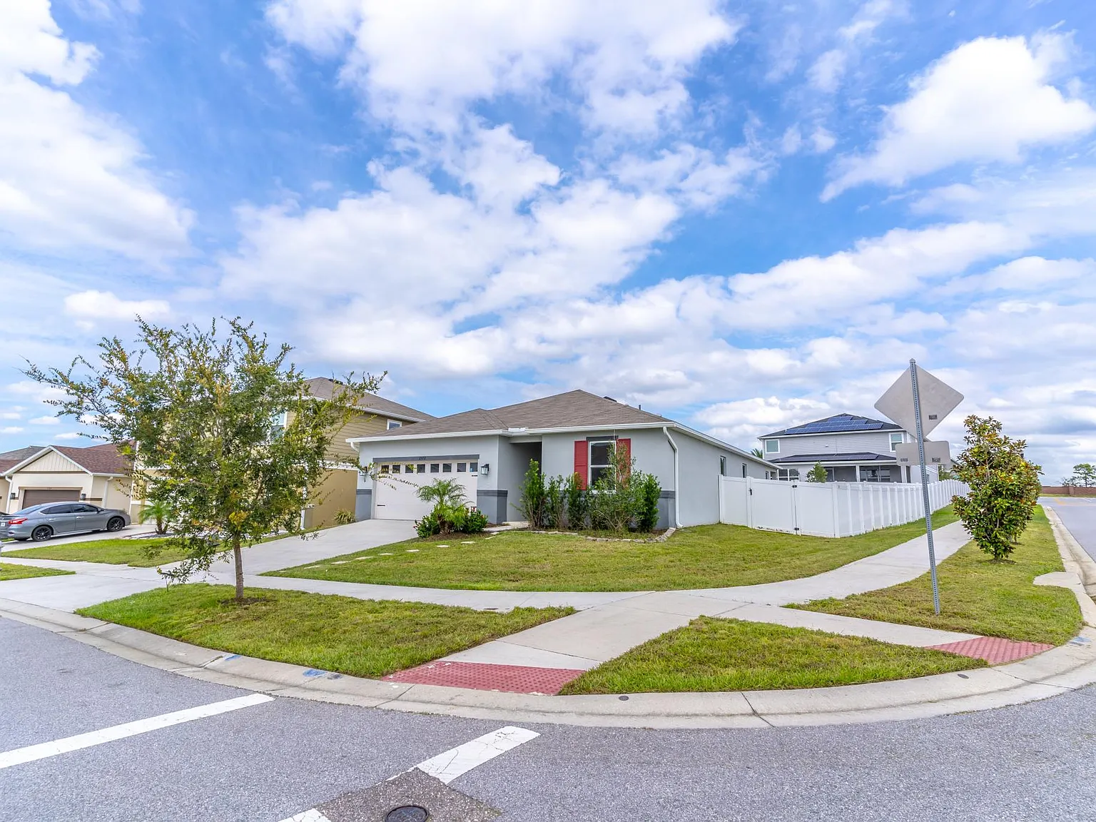 4 bed, 1983 sqft, $2,700 — Photo 4