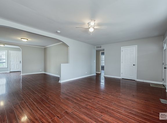4th image of 533 Blackhawk Ln
