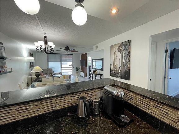5th image of 400 SE 10th St APT 318