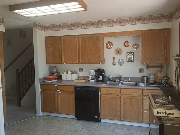 4th image of 1656 Coughlin St