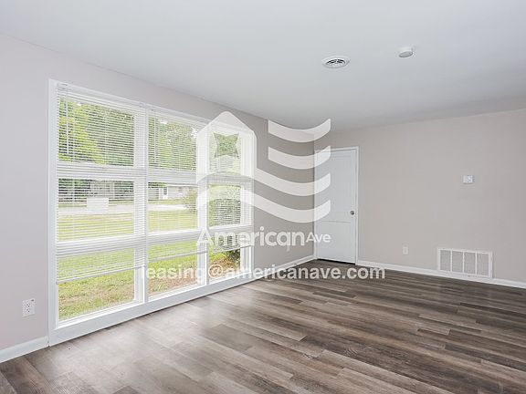 1477265_003_living_room_12854523.jpg