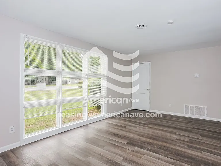 1477265_003_living_room_12854523.jpg