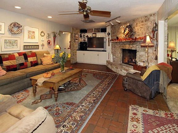 5th image of 126 Cave Ln