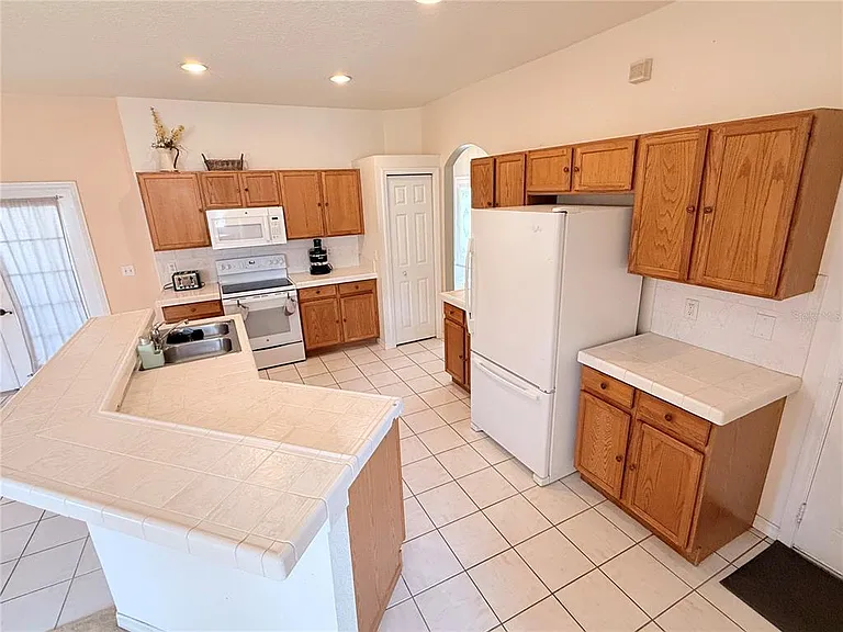 3010 Victoria Dr — Photo 12