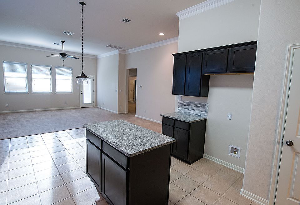 Kitchen/Breakfast/Living
