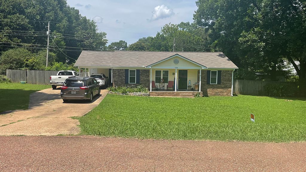 1396 Haywood Dr - Property Image