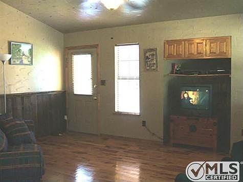 3rd image of 1420 Arrowhead Dr
