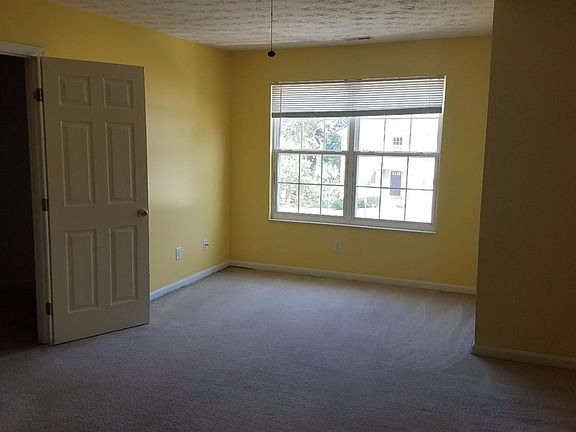 5th image of 947 Greengate Dr