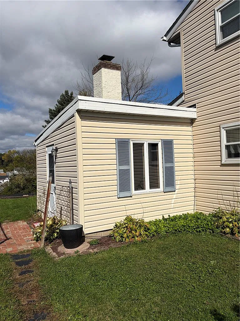 3 bed, 1.5 bath, 1134 sqft, $2,200 — Photo 3
