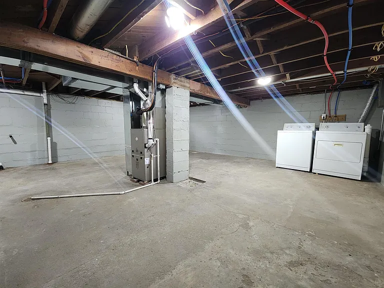 2201 E Ashman St — Photo 14
