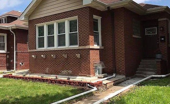 5th image of 6449 N Fairfield Ave