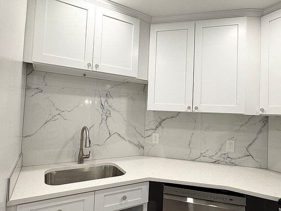 3rd image of 76 Jamestown Rd