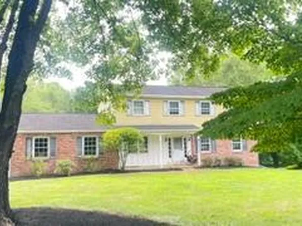 24 Sunnybrook Dr, Doylestown, PA 18901