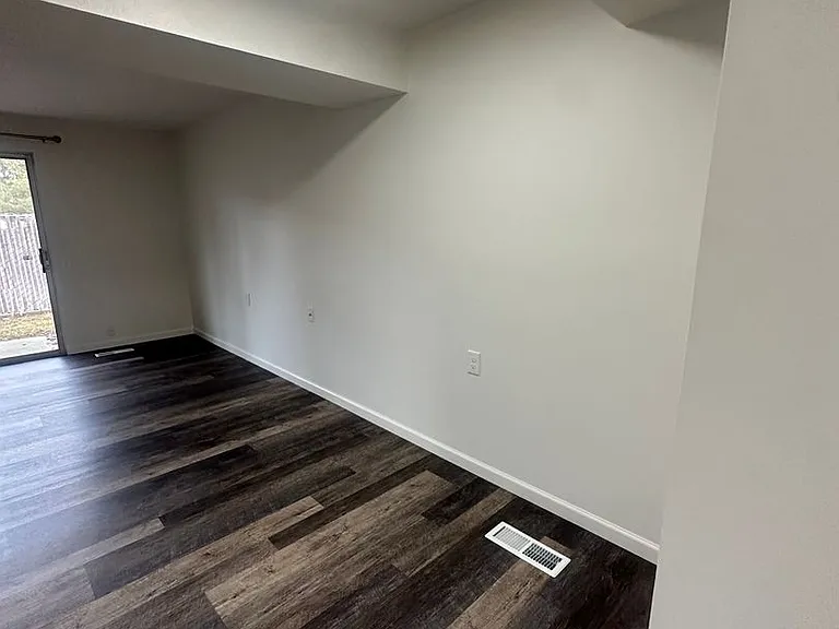 745 E Lazon Dr — Photo 4