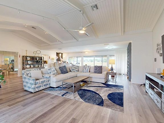 5th image of 5006 N Travelers Palm Ln