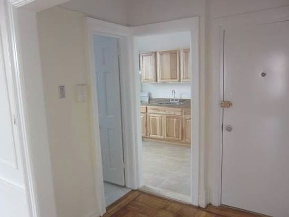 5th image of 559 51st St APT 1F