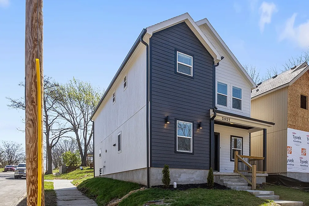 Building Photo - 2027 Agnes Ave