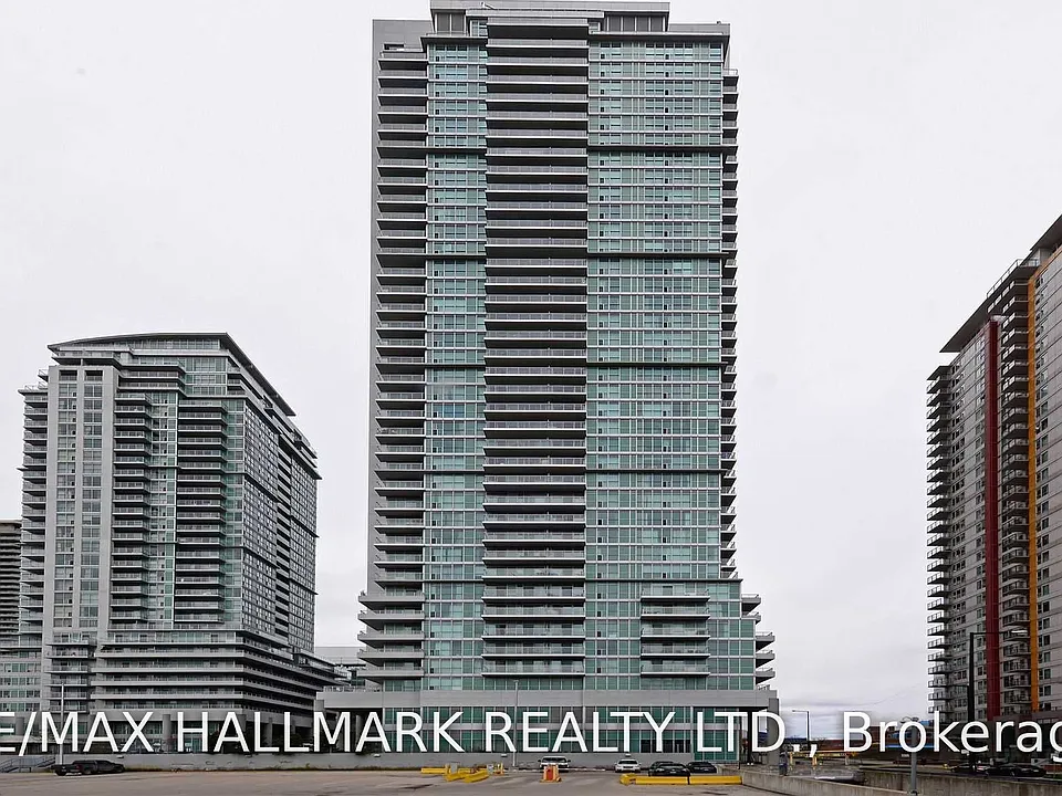 50 Town Centre Ct #903
