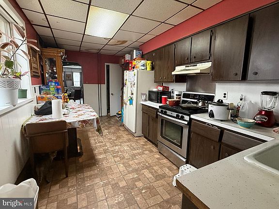 4th image of 218 Elmer St