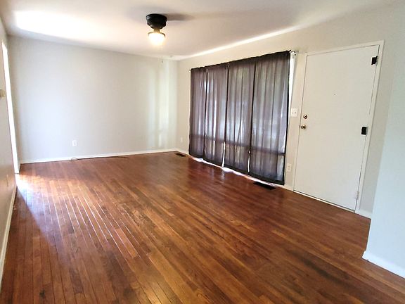 2nd image of 422 Wellington Blvd