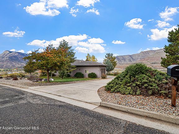 3rd image of 19 Meadow Creek Dr