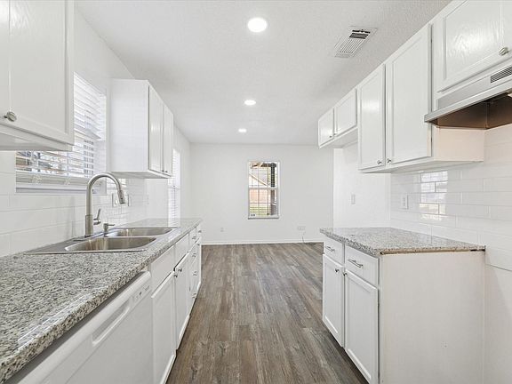 3rd image of 815 Fields St