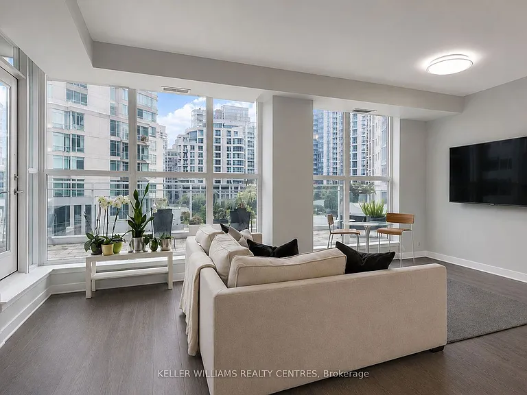 2067 Lake Shore Blvd W #205 — Photo 4