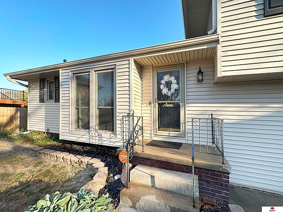 3rd image of 11724 Saratoga Cir