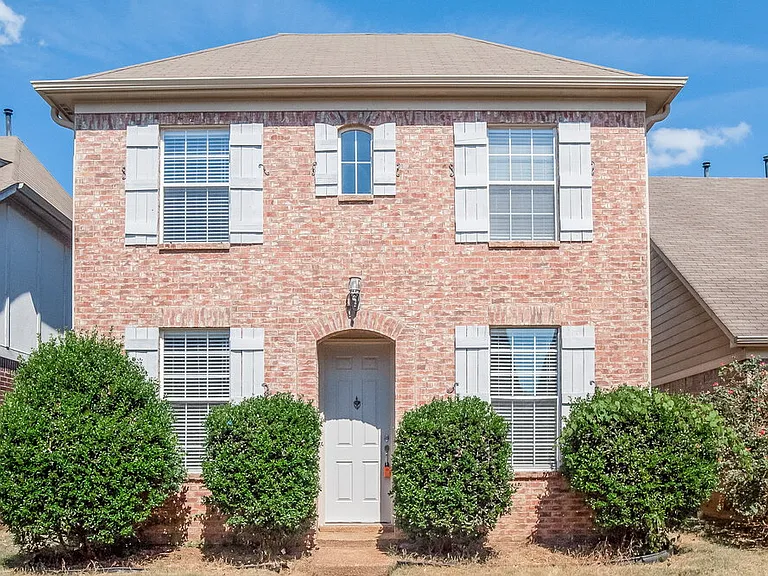 10182 Sorrento Pl — Photo 1