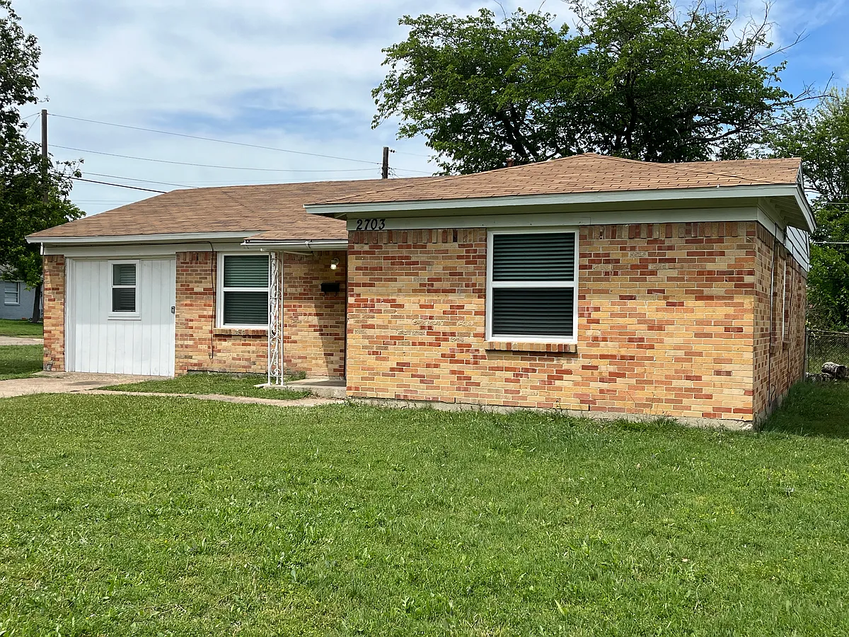 Building Photo - 2703 San Diego Dr