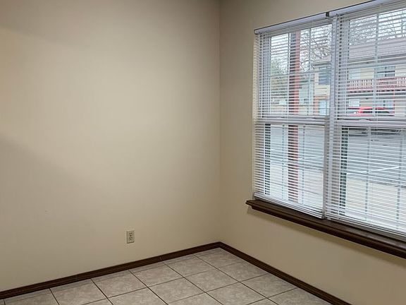 4th image of 1015-1021 S Saint Louis Ave #1