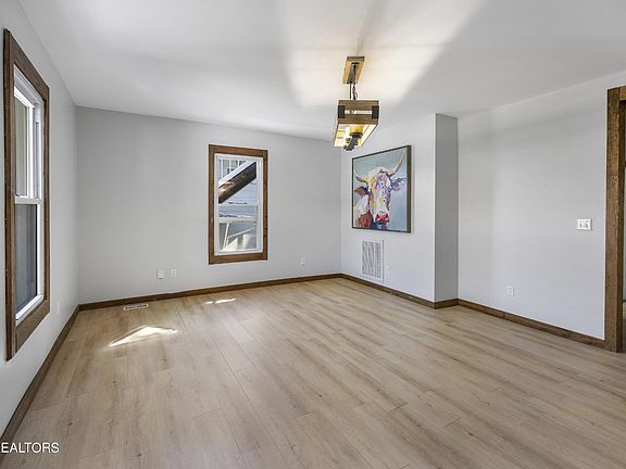 5th image of 119 W Churchwell Ave