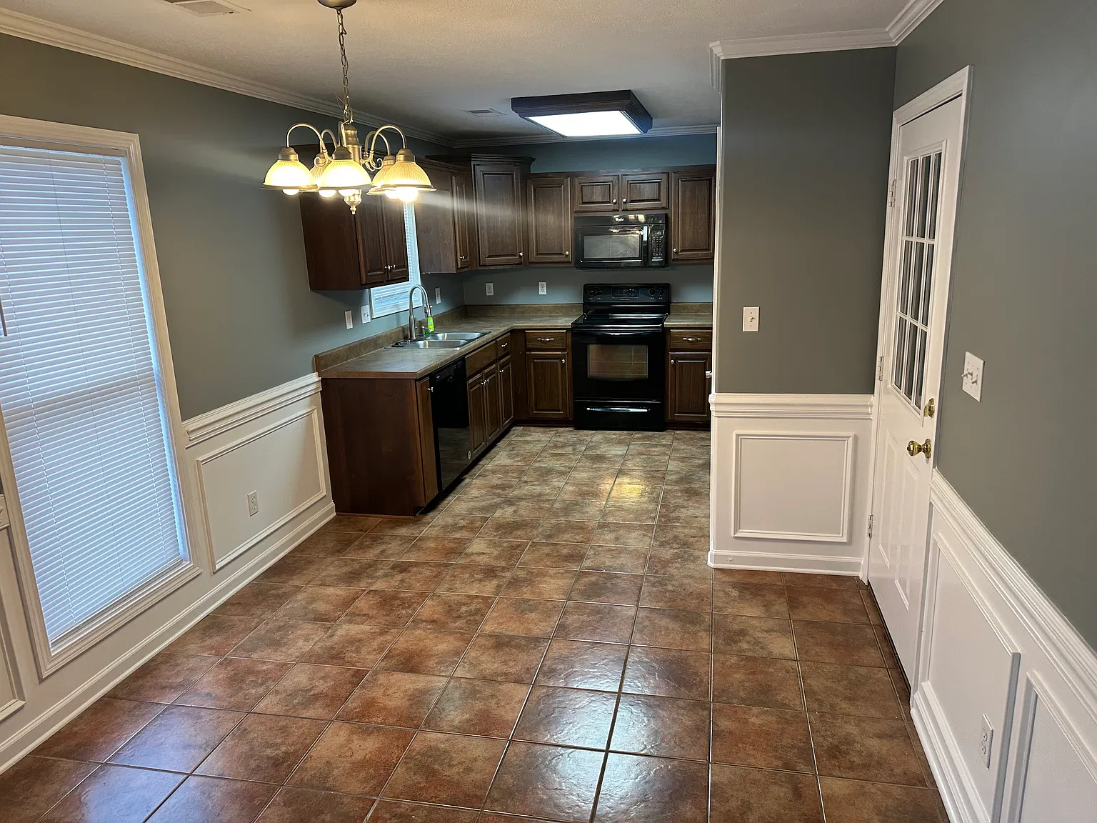 3 bed, 1272 sqft, $1,800 — Photo 4