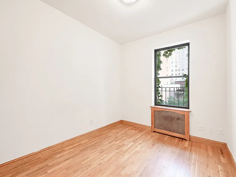 312 W 48th St #16 — Photo 4