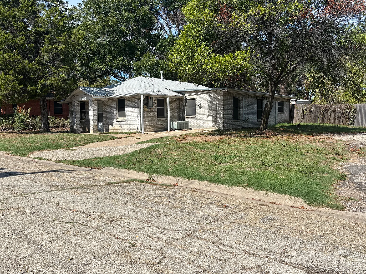 4 bed, 1572 sqft, $1,950 — Photo 4