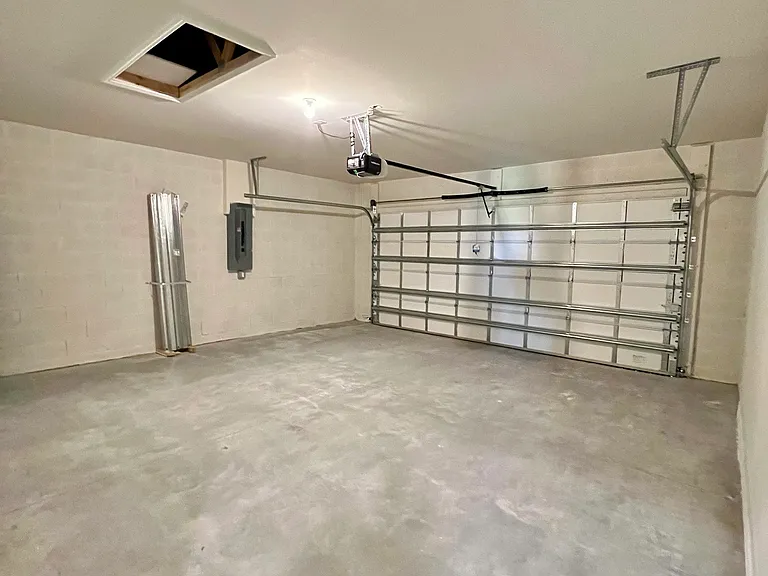 2518 NE 6th Pl — Photo 26