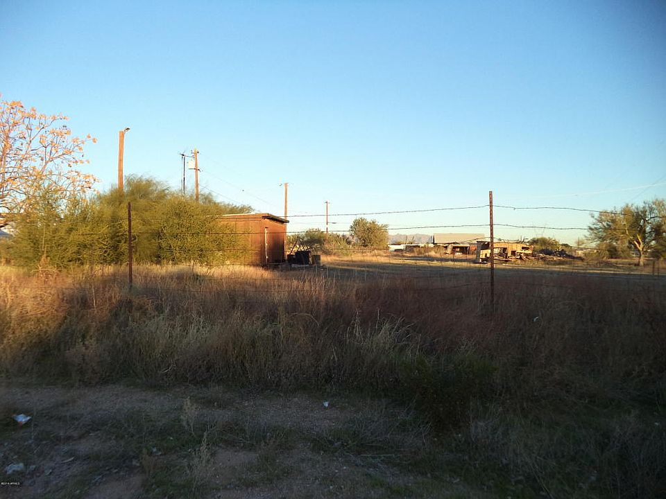 2nd image of 455 N 82nd St
